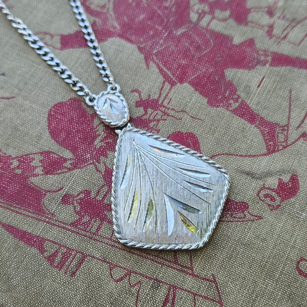 Silver Tone Western Style Engraved Tooled Shield Articulated Pendant Necklace